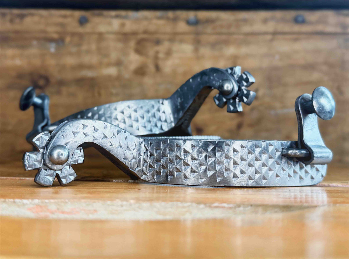 One-Piece Spurs – AnvilAnna.com